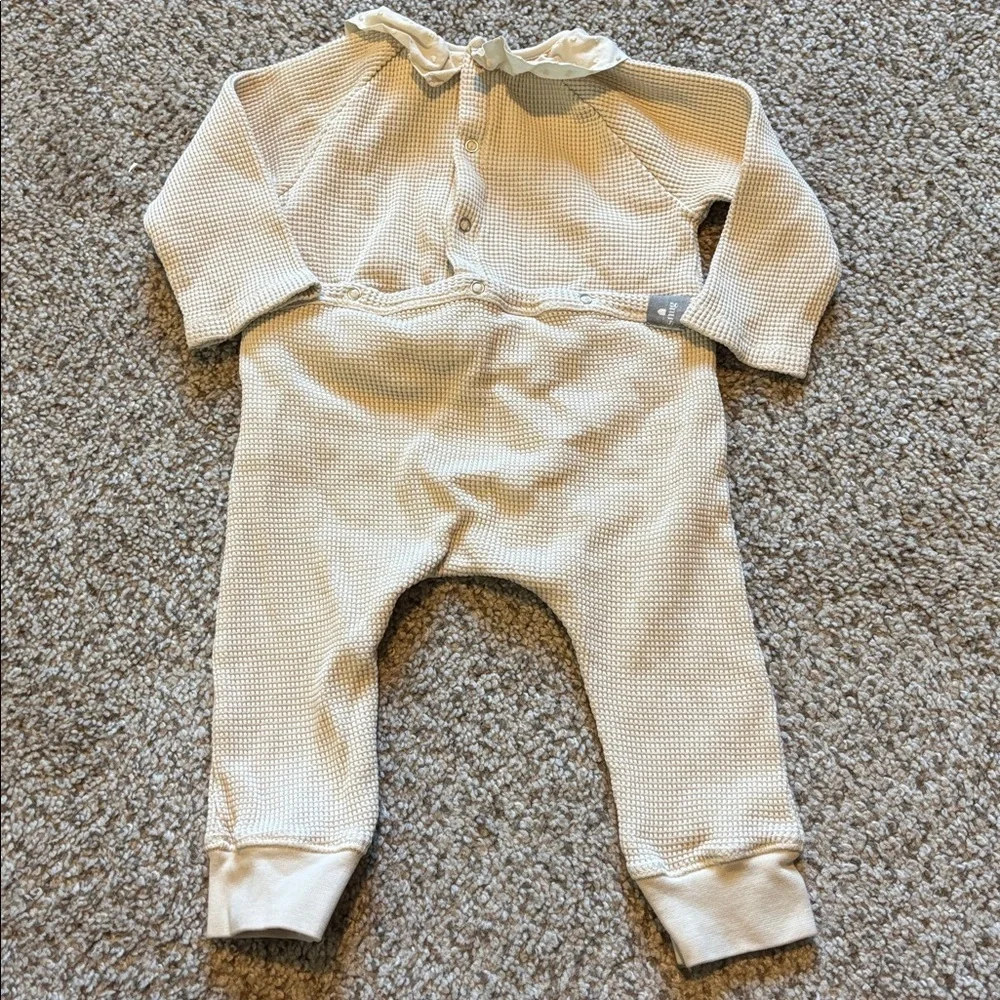 Snug 100% Organic Cotton Off White One Piece Ruffle Collared Outfit Size 6 Mo